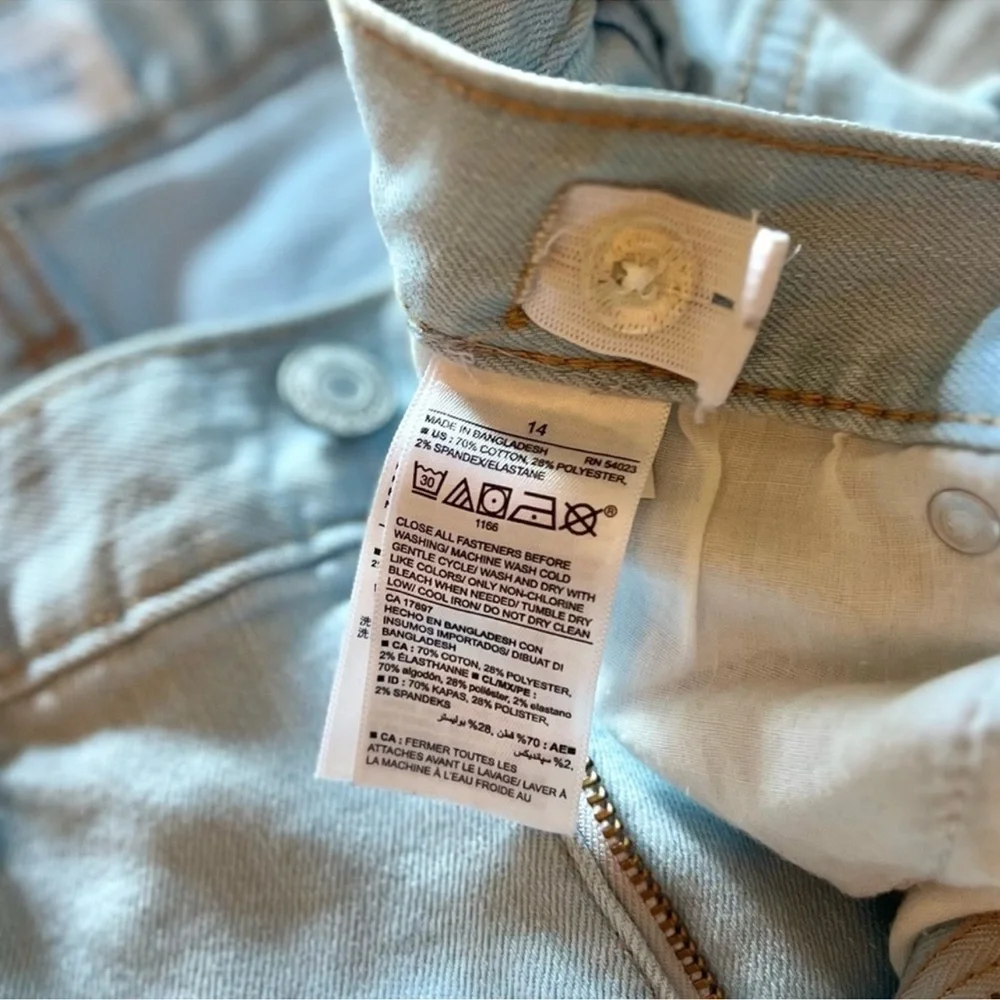3/$19 Old Navy/Gap Relaxed Slim built-in-tough light wash jeans